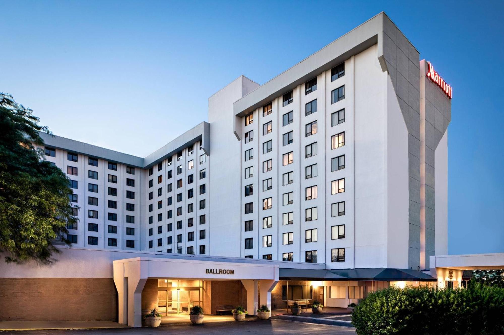 New York Laguardia Airport Marriott Hotel Exterior photo
